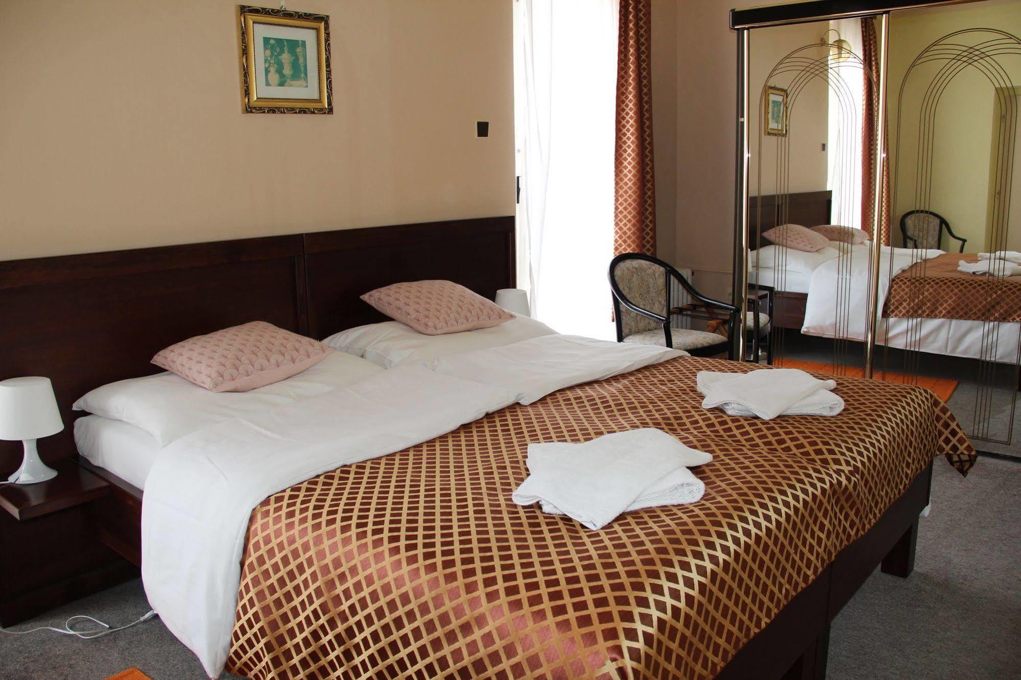 Hotel Roosevelt Litomerice Exterior photo