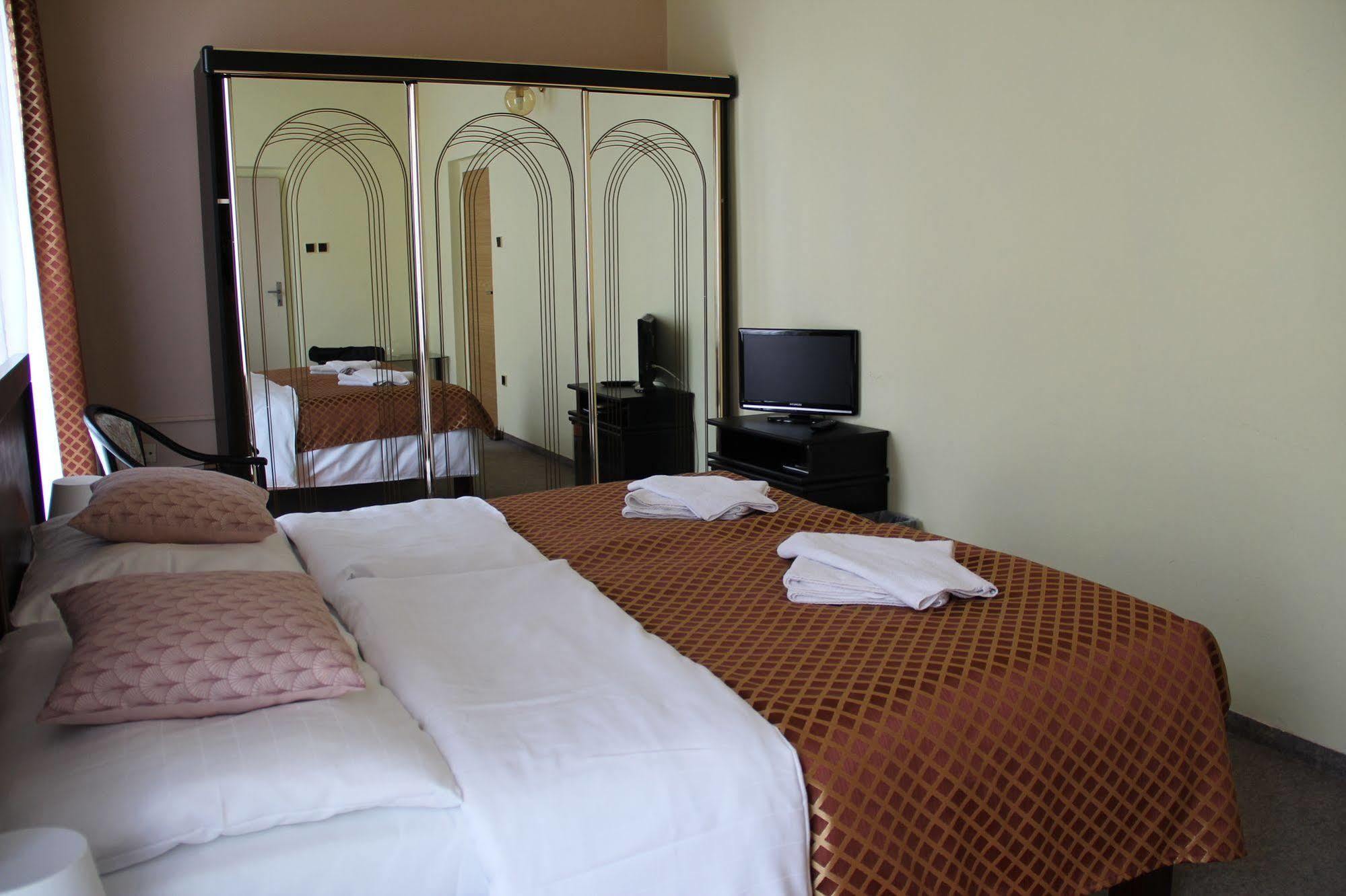 Hotel Roosevelt Litomerice Exterior photo